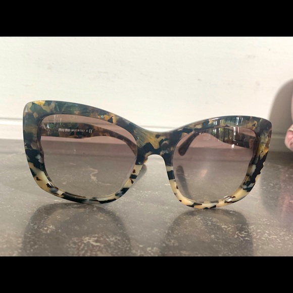 Miu Miu tortoiseshell sunglasses with dust bag and case - Picture 6 of 14